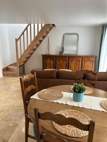 Maison rénovée en pierres à la campagne