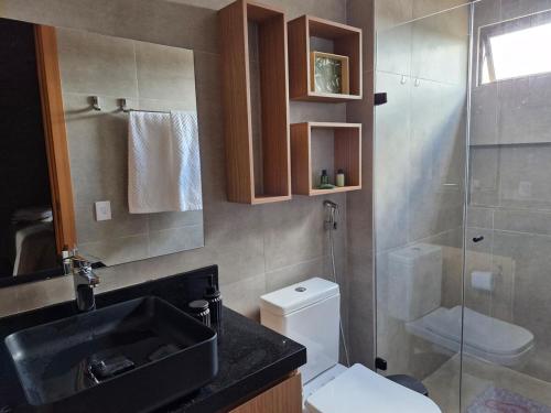 a bathroom with a sink and a toilet and a shower at Melhor Apartamento de Bananeiras 3 quartos in Bananeiras