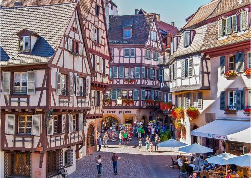 a group of buildings and people walking in a street at Mulhouse City Loft in Mulhouse