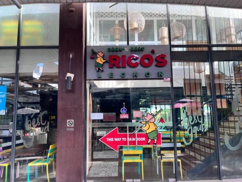 a sign in the window of a store at Cebu Grand Hotel in Cebu City
