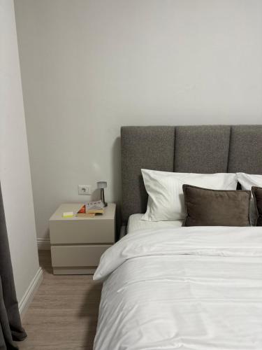 Ένα ή περισσότερα κρεβάτια σε δωμάτιο στο R&E Apartment