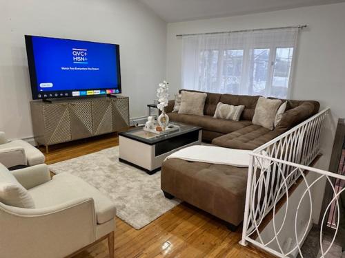 TV a/nebo společenská místnost v ubytování Me-Skye waterfront retreat