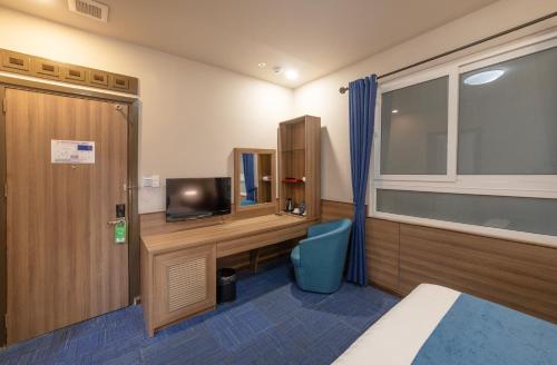 TV a/nebo společenská místnost v ubytování Rum Vang Hotel Da Lat