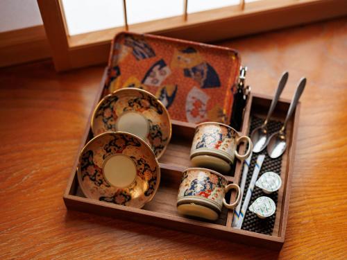 a tray with cups and utensils on a table at Chousenkaku Kameya in Shimo-suwa