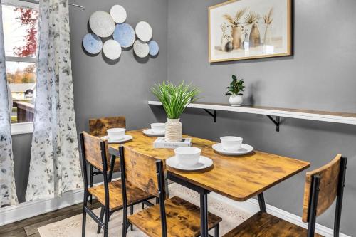 a dining room with a wooden table and chairs at Modern 4bedrooms Home Near Lake Decatur in Decatur