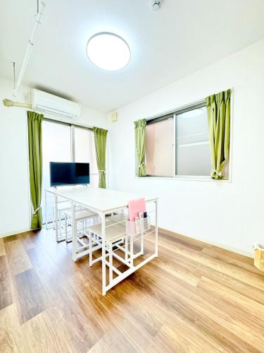 a dining room with a table and chairs at ansok青井 一軒家を改装した清潔なホステル 個室 in Tokyo