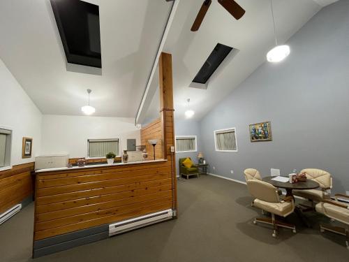 Gambar di galeri bagi Whispering Pines Farmhouse di Redmond