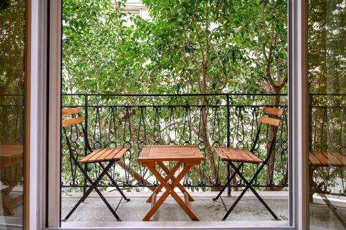 Plaka Premier Stay - Steps from Acropolis Museum and Metro