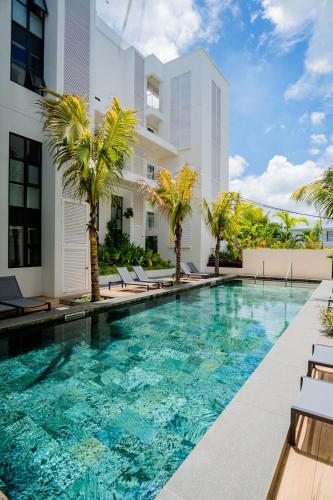 The Luxe Retreat - Chic & Comfy