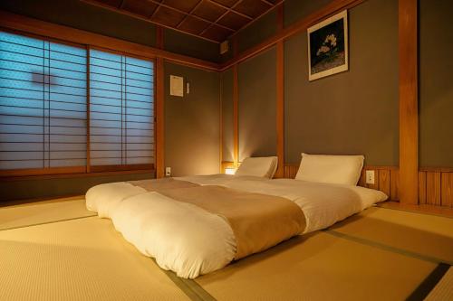 a bedroom with a large bed in a room at 如意二条城Ruyi Nijojo in Kyoto