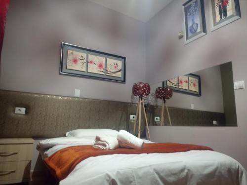 Postel nebo postele na pokoji v ubytování Prince Hotel Fier