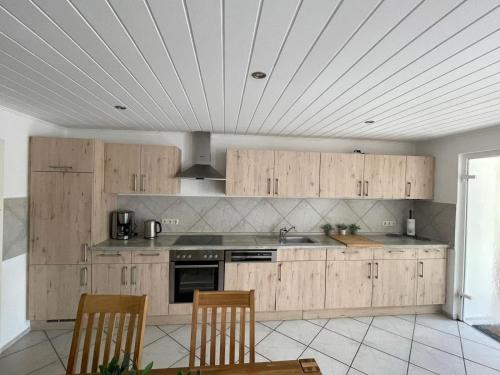 Kuchyň nebo kuchyňský kout v ubytování Ferienwohnung An der Wublitz