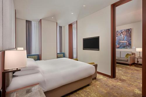 Ένα ή περισσότερα κρεβάτια σε δωμάτιο στο Courtyard by Marriott Taipei