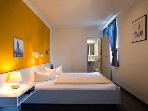 Säng eller sängar i ett rum på Pension Lausitz
