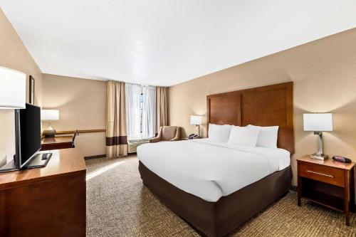 Ένα ή περισσότερα κρεβάτια σε δωμάτιο στο Comfort Inn Benson near Kartchner Caverns