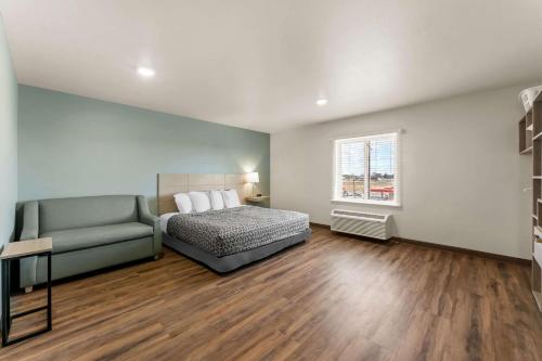 Ένα ή περισσότερα κρεβάτια σε δωμάτιο στο WoodSpring Suites Easton Nazareth