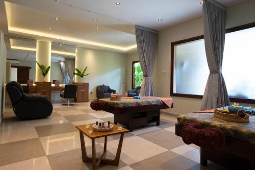 Posezení v ubytování The Grand Villandra Resort Lovina