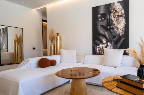 Ένα ή περισσότερα κρεβάτια σε δωμάτιο στο Mykonos Best Villa, Luxe Escape with Private Pool