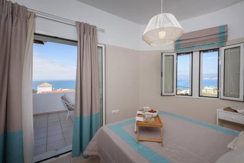 Posteľ alebo postele v izbe v ubytovaní Rodanthi Hospitality
