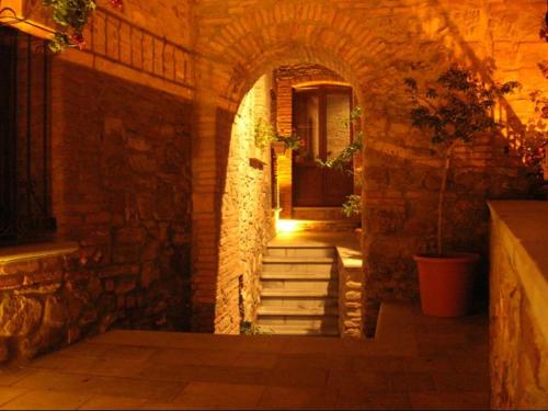 a stone archway with a staircase in a building at Palazzo dei Poeti in Tursi
