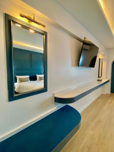 a room with a mirror and a bed in it at Regent Ramkhamhaeng 22 in Bangkok