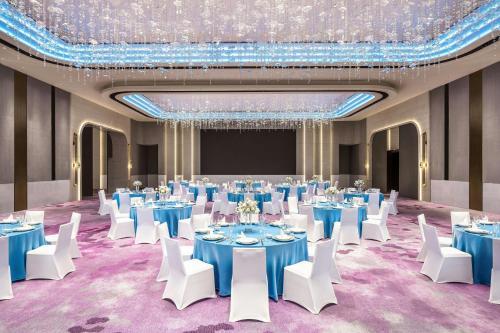 Renaissance Zhuhai Hotelにあるレストランまたは飲食店
