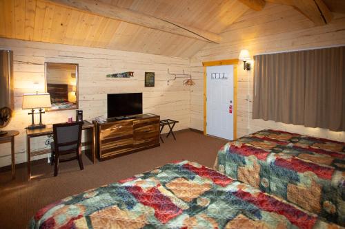 Postel nebo postele na pokoji v ubytování Young's Motel