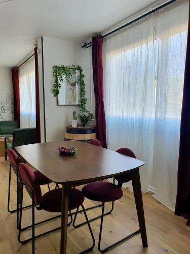 Photo de la galerie de l'établissement Le Petit Chardonnay - Centre-ville - Gare à 5min, à Dijon