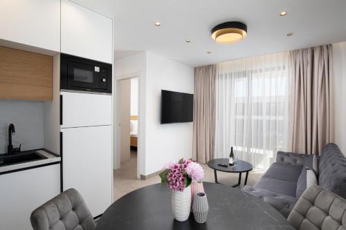 A'More Bijeca - App B4 - MPolo