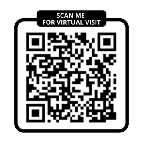 un code qr noir et blanc avec un labyrinthe dans l'établissement Bluestay 122 - Superb apartment, à Paris