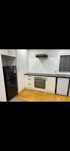 Dapur atau dapur kecil di Botany Holiday Home