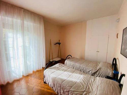 Ένα ή περισσότερα κρεβάτια σε δωμάτιο στο Casa Margherita 2, con box x auto e bike