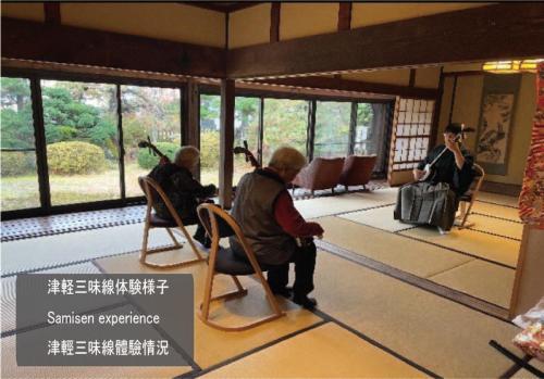 a group of people sitting in chairs in a room at 青森蔵泊 in Kuroishi