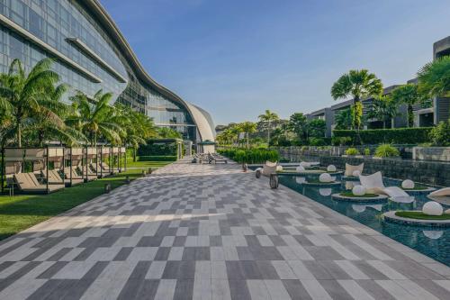 a walkway in front of a building at Dusit Thani Laguna Singapore in Singapore