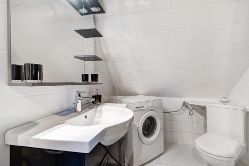 Bilik mandi di Appartement tout confort