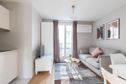 Take It Easy in This Stylish Architect Flat