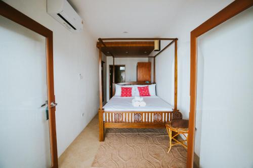 Postel nebo postele na pokoji v ubytování Areeya Beachfront Villas Pranburi