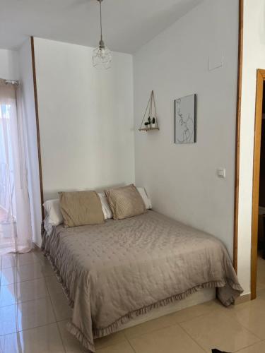 a bedroom with a bed in a white room at Estudio zona residencial in Don Benito
