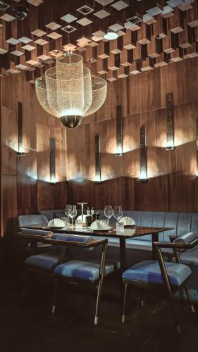 a dining room with a table and chairs and a chandelier at Bellman Hotel in Berlin