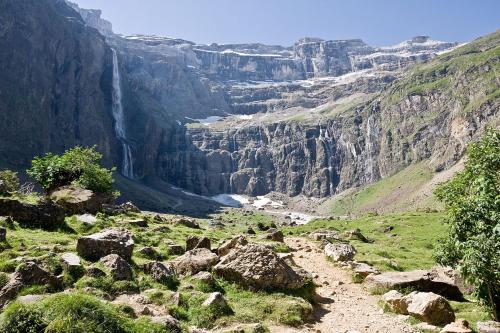 a view of a canyon with a waterfall at La Condorinette in Arrens-Marsous