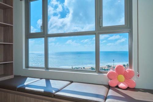 a room with a window with a view of the beach at T-Plantino - Căn hộ Codotel The Sóng 5 Sao - Free swimmingpool, Gym, Sauna in Vung Tau