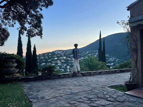 Photo de la galerie de l'établissement Maison provençale avec vue mer, à Cavalaire-sur-Mer