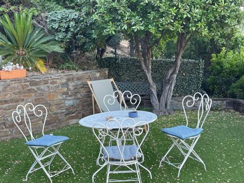 Photo de la galerie de l'établissement Maison provençale avec vue mer, à Cavalaire-sur-Mer