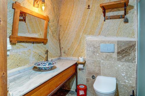 Ванная комната в Atax Cave House