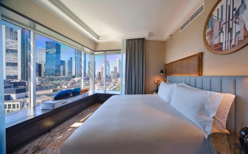 Cama ou camas em um quarto em Hilton Frankfurt City Centre