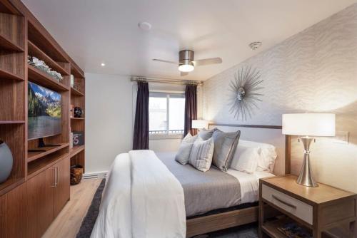 Postel nebo postele na pokoji v ubytování Luxurious 2 BR, 2 BA - Aspen Core