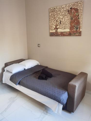 70m 2BR bright luxury apt