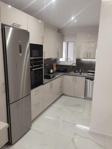 70m 2BR bright luxury apt