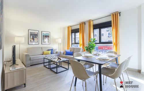 a living room with a table and chairs at Antonio Lopez en Madrid in Madrid