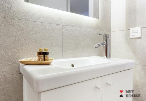 a bathroom with a white sink and a mirror at Antonio Lopez en Madrid in Madrid